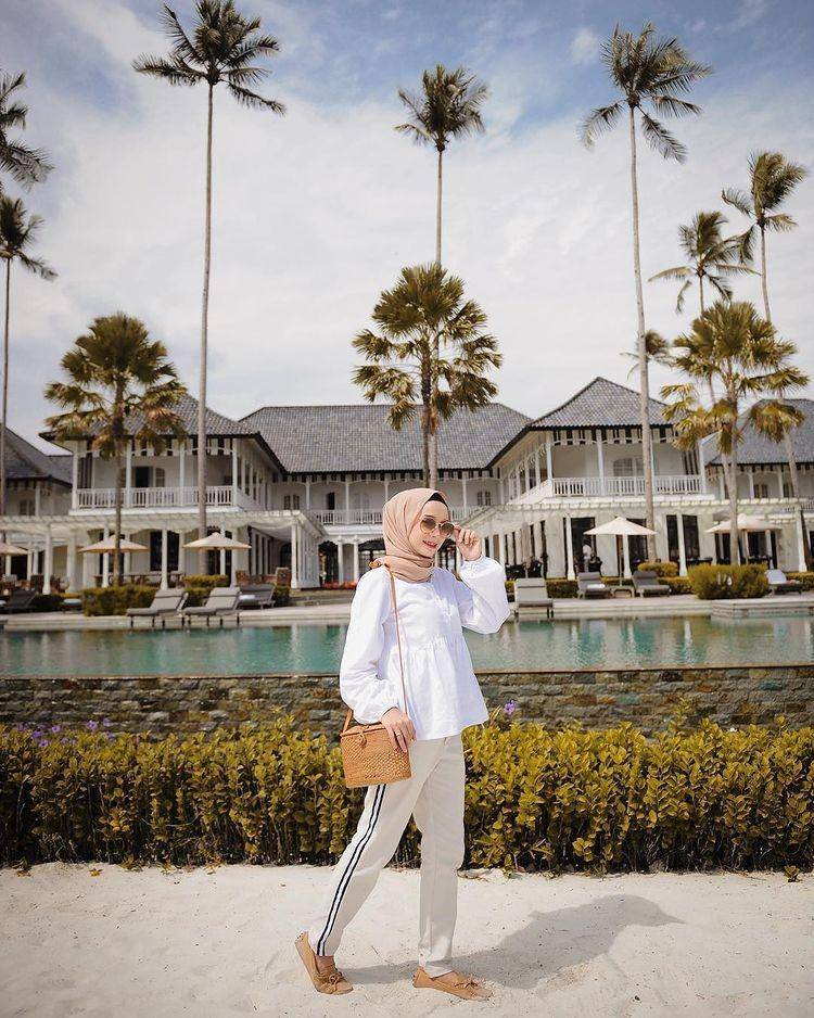 Padu padan outfit putih ala selebgram Joyagh (instagram.com/joyagh)