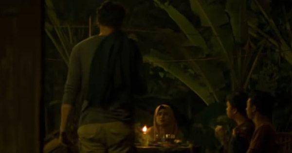 Nur menegur Bima yang pulang larut malam ( Dok. MD Pictures / KKN di Desa Penari )