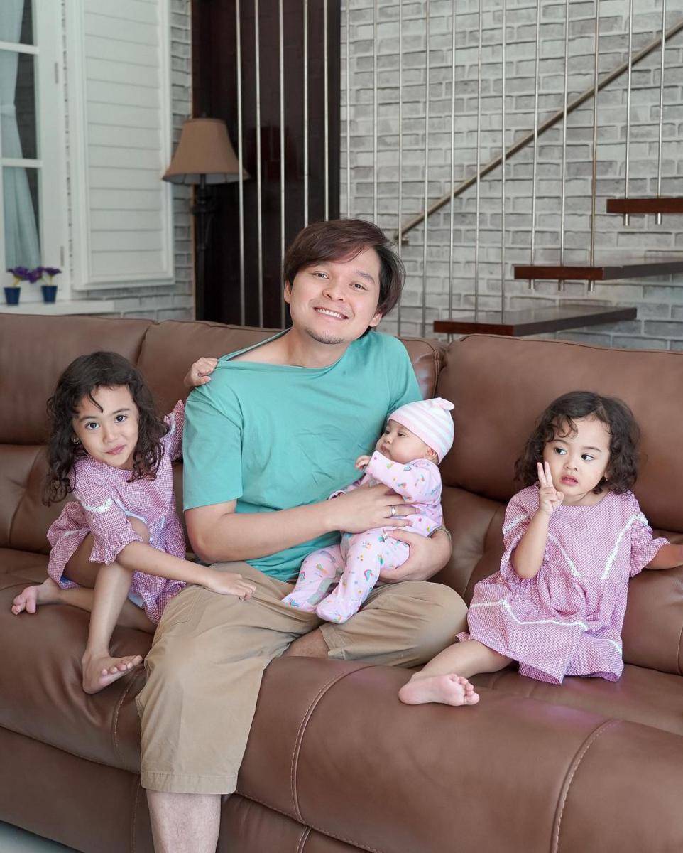 momen Anandito Dwis asuh ponakan (instagram.com/ananditodwis)