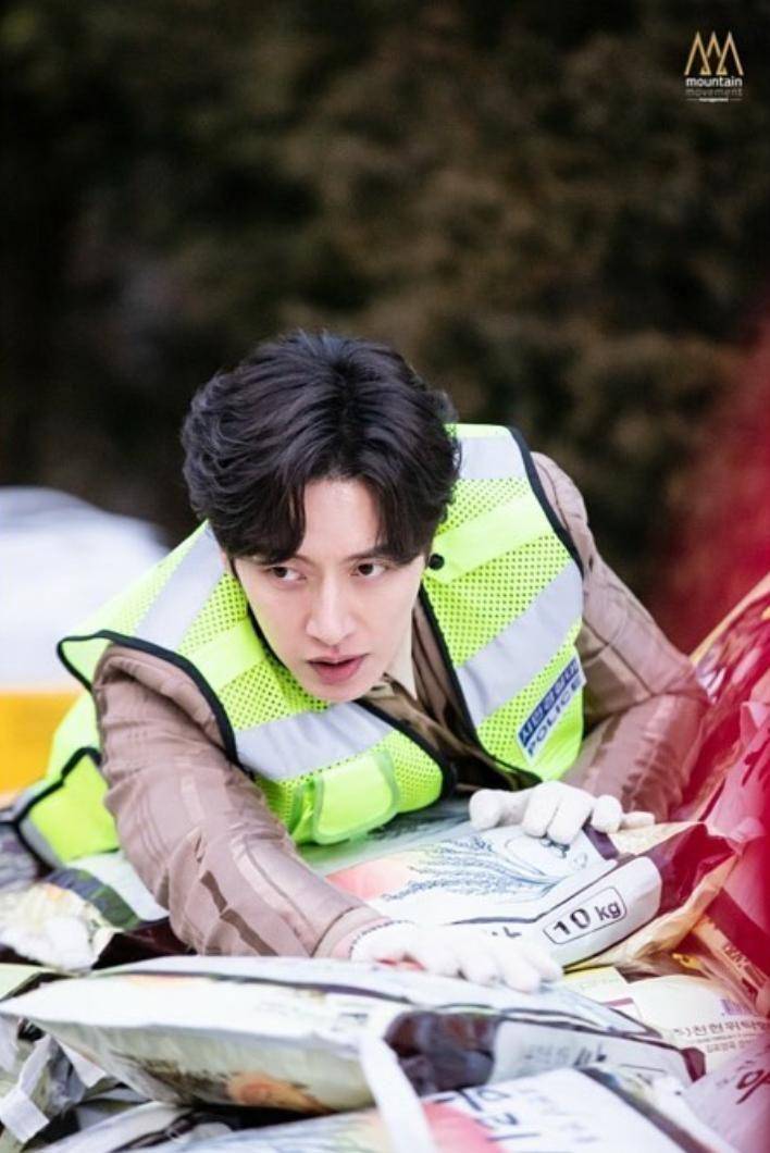 Park Hae Jin di drama From Now on Showtime (instagram.com/parkhaejin_official)