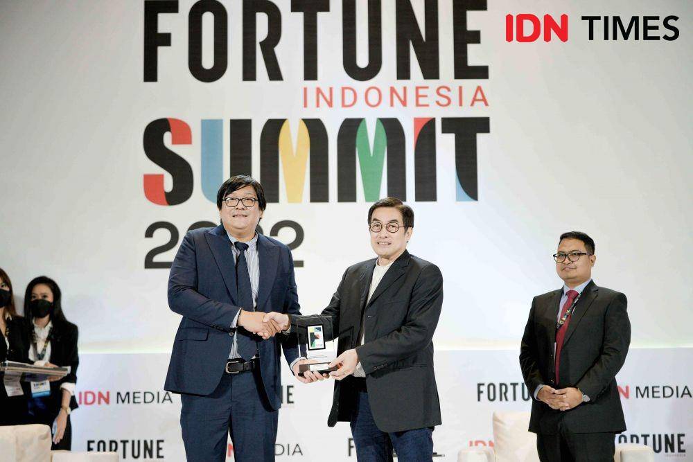 Handaka Santosa, CEO Sogo Indonesia (kanan) dalam acara Fortune Indonesia Summit 2022 pada Rabu (18/5/2022). (IDN Times/Herka Yanis)