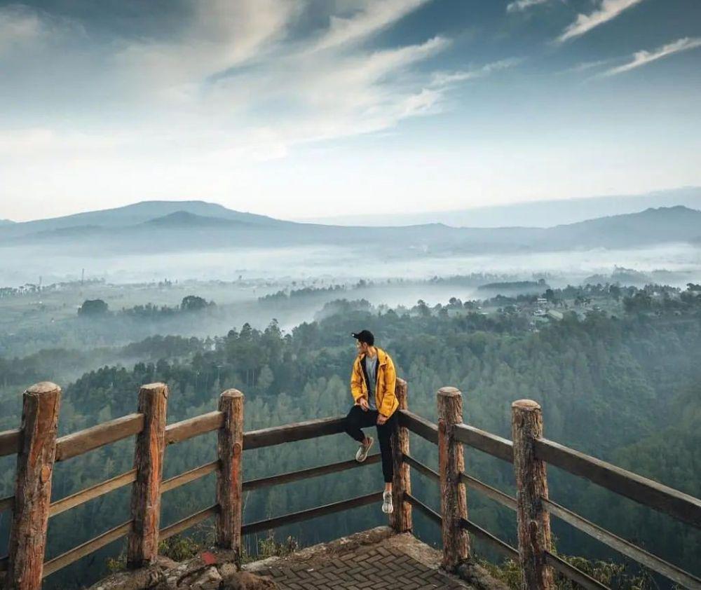 10 Potret Tebing Keraton Bandung, Bisa Lihat Gumpalan Kabut, lho!