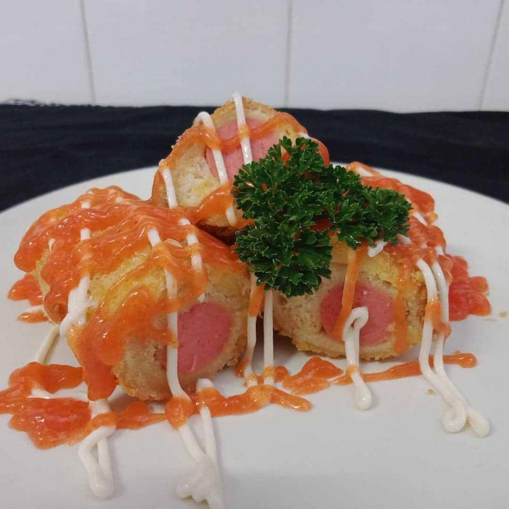 roti goreng isi sosis (instagram.com/sugiaanto12)