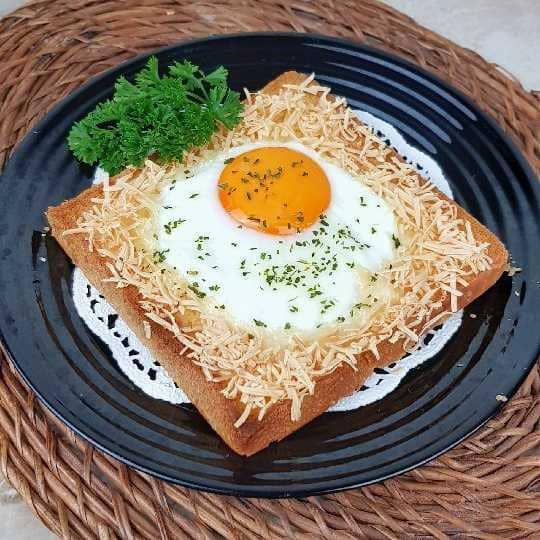 roti panggang telur keju (instagram.com/echi_raffani)