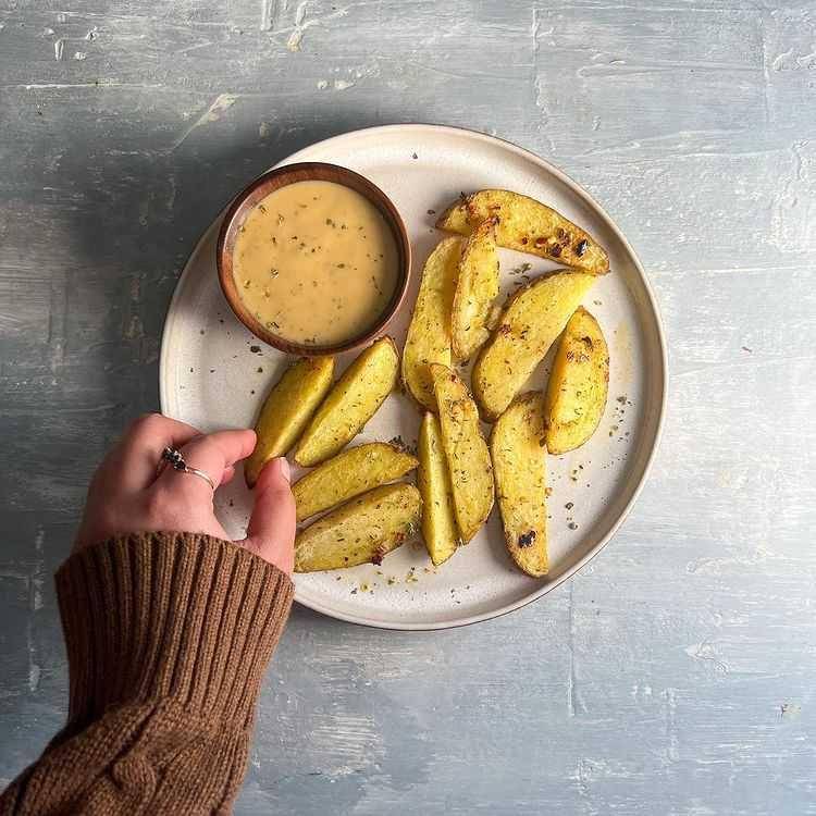 potato wedges (instagram.com/foodaholic_ayesha)