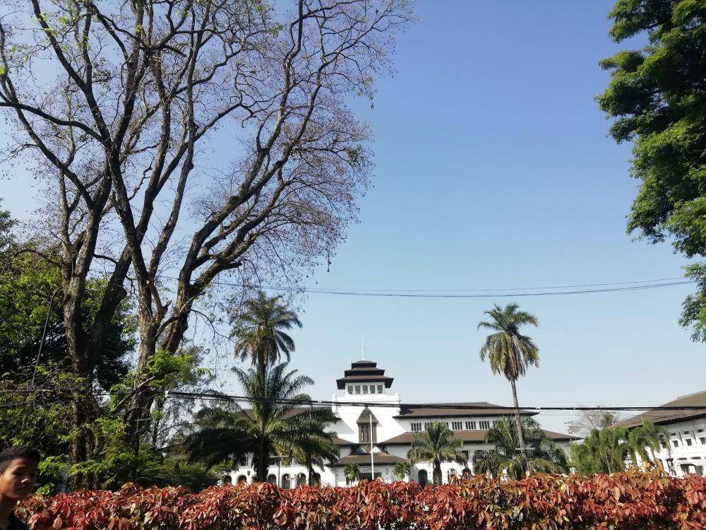 Ilustrasi landmark ikonis di Provinsi Jawa Barat, Gedung Sate (unsplash.com/Ifan Fauzan)