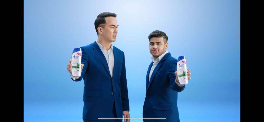 Fadil Jaidi dan Joe Taslim (dok.youtube.com/Head and Shoulders Indonesia)