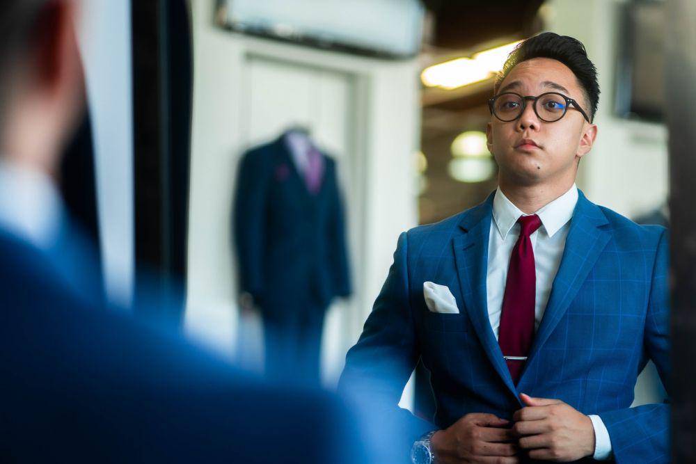ilustrasi berpakaian formal (unsplash.com/Luigi Estuye, LUCREATIVE®️)