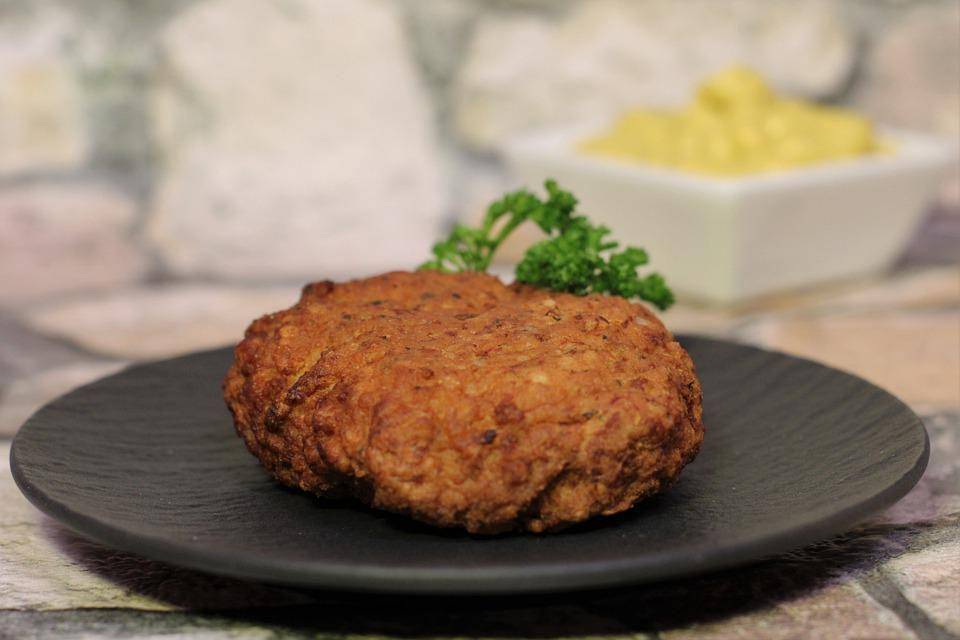 ilustrasi roti goreng isi telur rebus (pixabay.com/Andy M.)
