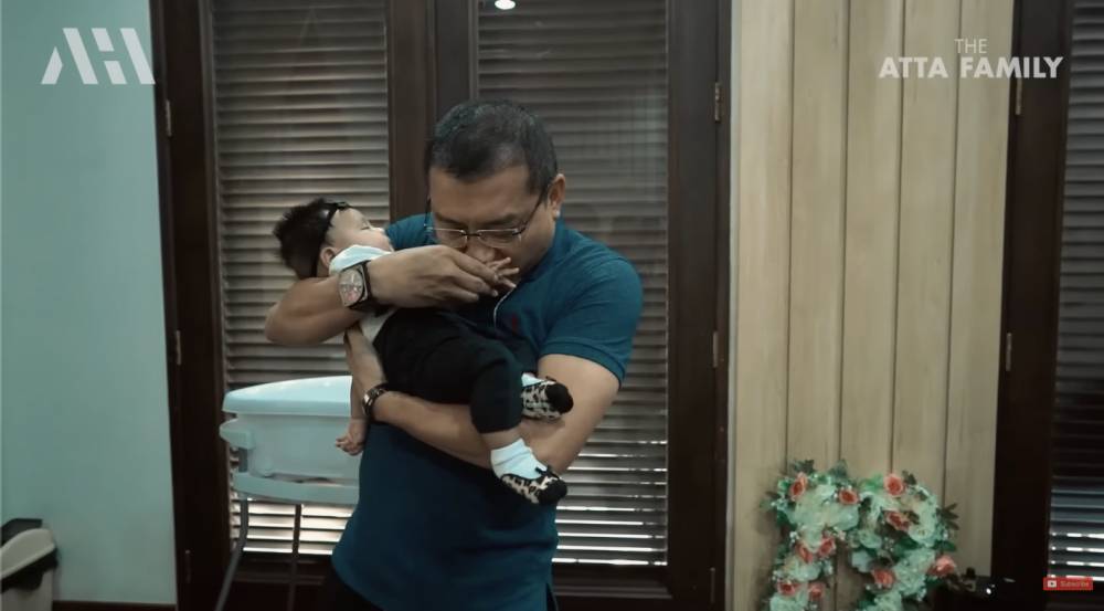 potret Krisdayanti dan Ashanty main bareng Ameena (YouTube.com/AH)