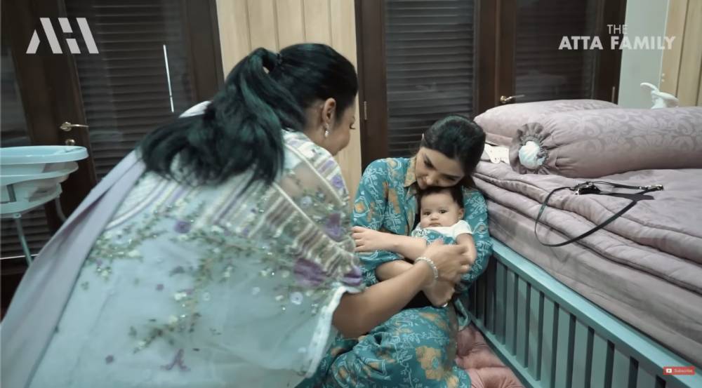 potret Krisdayanti dan Ashanty main bareng Ameena (YouTube.com/AH)