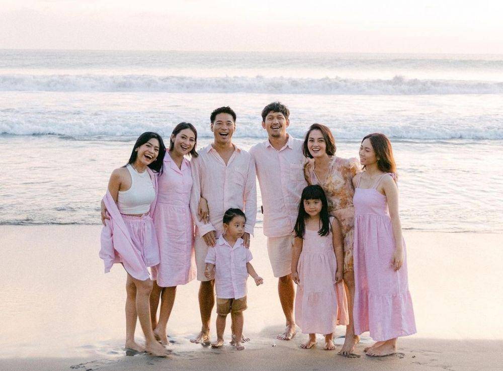 Keluarga Rini Yulianti Liburan ke Bali (instagram.com/riniyulianti)