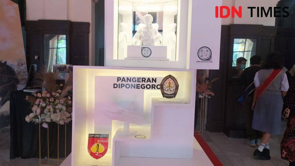Pameran temporer bertajuk Jejak Pangeran Diponegoro 'Selawesi, dari Selarong hingga Sulawesi'. Pameran itu, berlangsung di Museum Kota Makassar. IDN Times/Ashrawi Muin