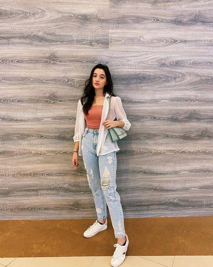 Mix and match jeans ala Megan Domani (instagram.com/megandomani1410)