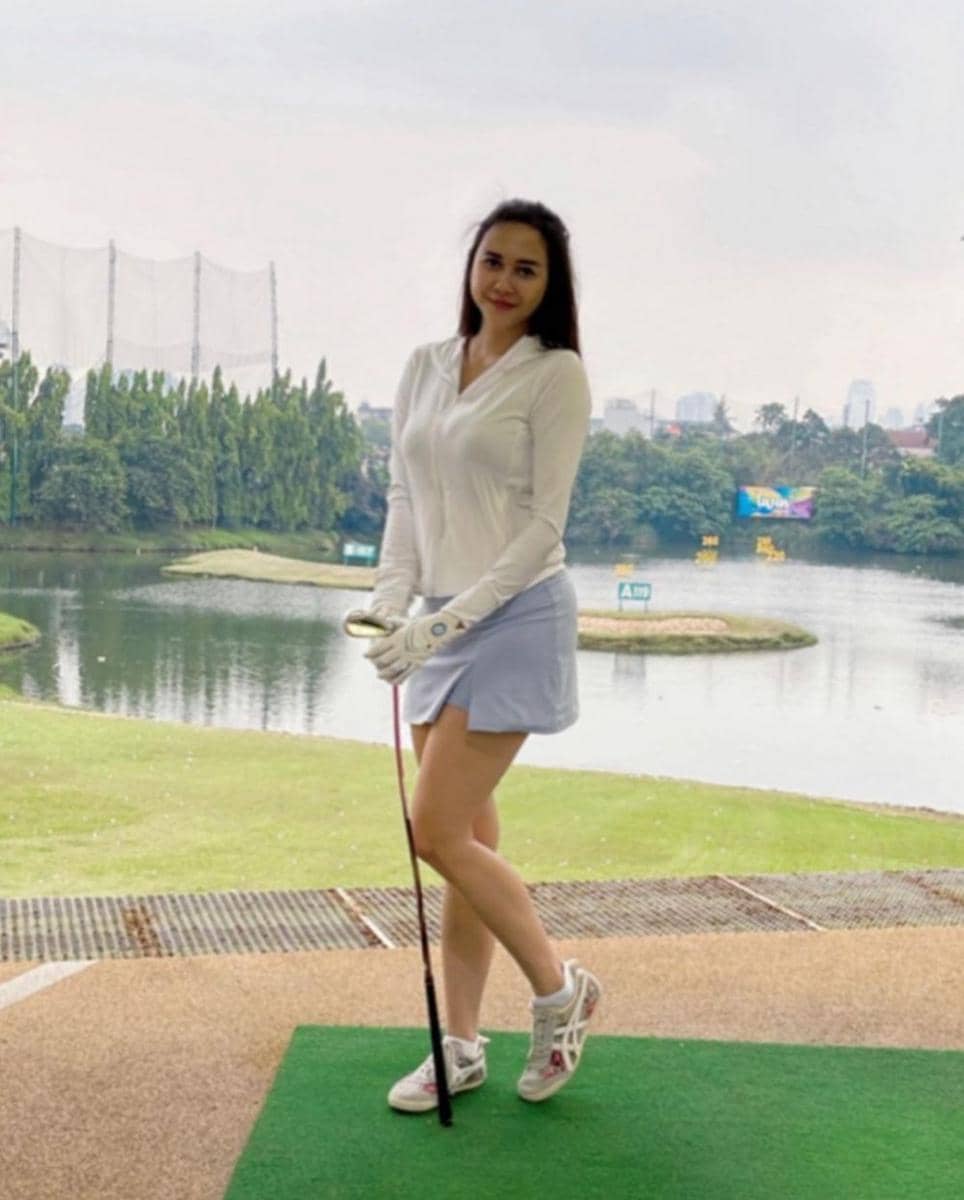 Aura Kasih (instagram.com/aurakasih)