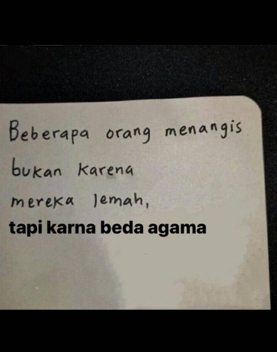 meme kisah cinta beda agama (twitter.com/ccornjay)