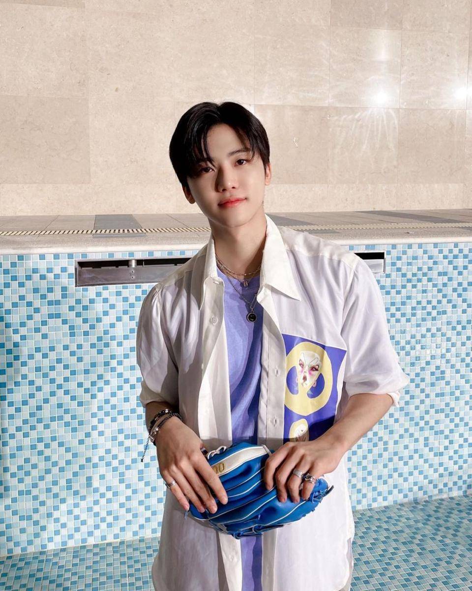 jaemin outfit luaran putih (Instagram.com/nct_dream)