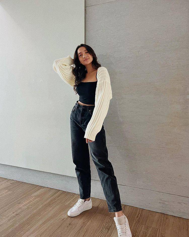 Mix and match jeans ala Megan Domani (instagram.com/megandomani1410)
