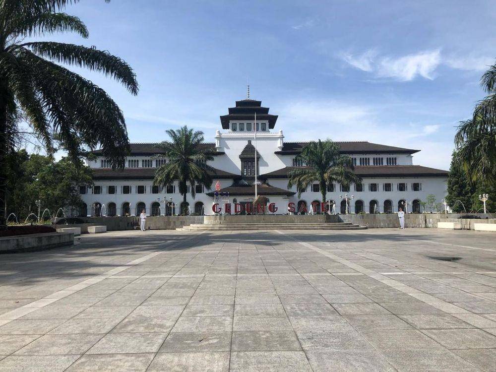 Gedung Sate, Bandung (instagram.com/devlosmelborp)