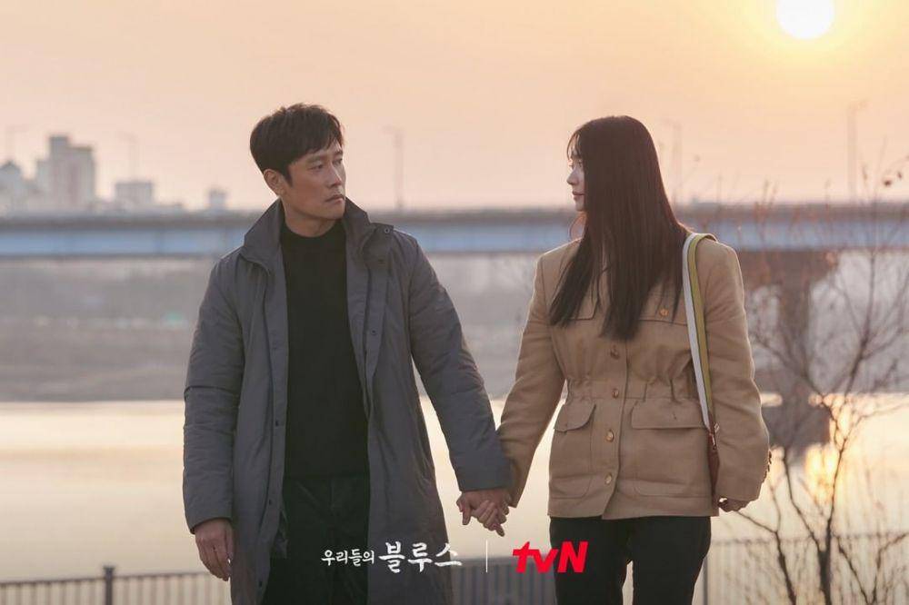 Shin Min Ah dan Lee Byung Hun di drama Our Blues (instagram.com/tvn_drama)