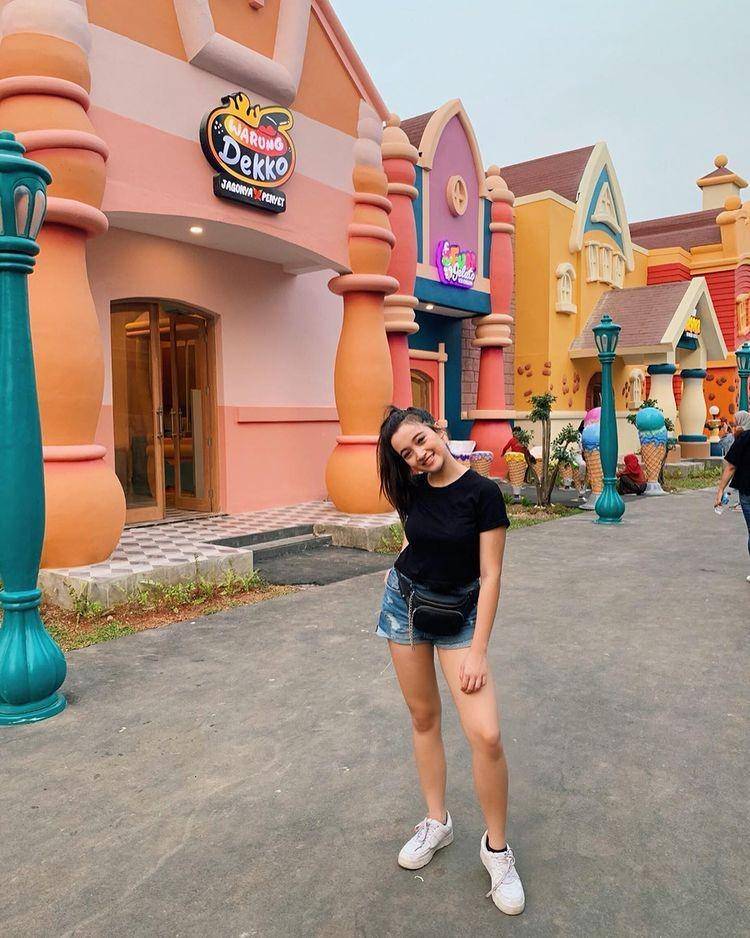 Mix and match jeans ala Megan Domani (instagram.com/megandomani1410)