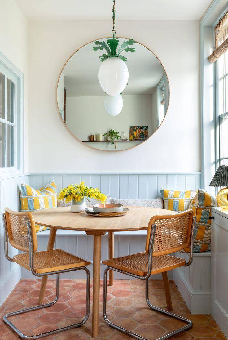 Ilustrasi ruang makan ala restoran (pinterest.com/House Beautiful)