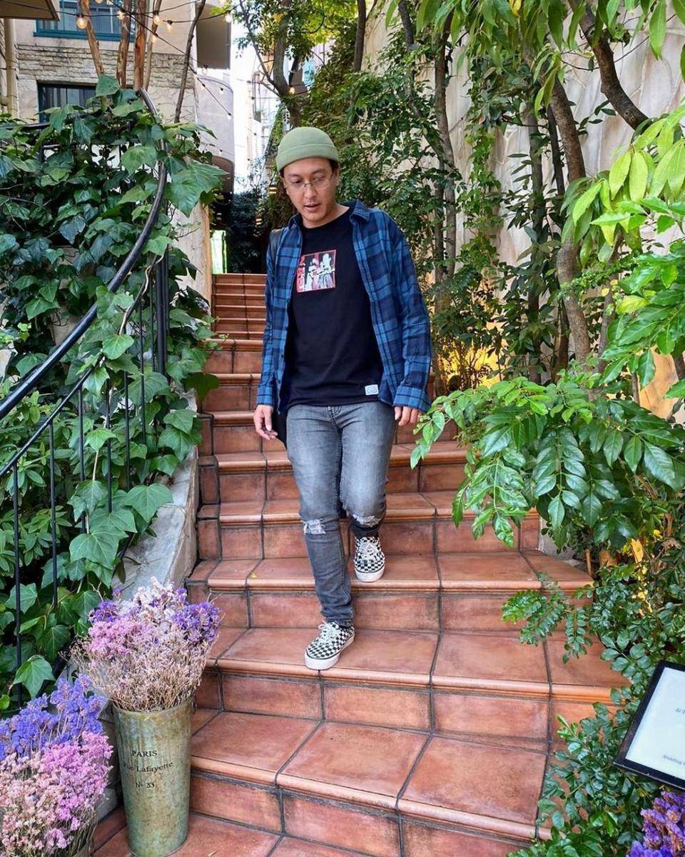 Gaya busana Dimas Anggara (instagram.com/dimsanggara)
