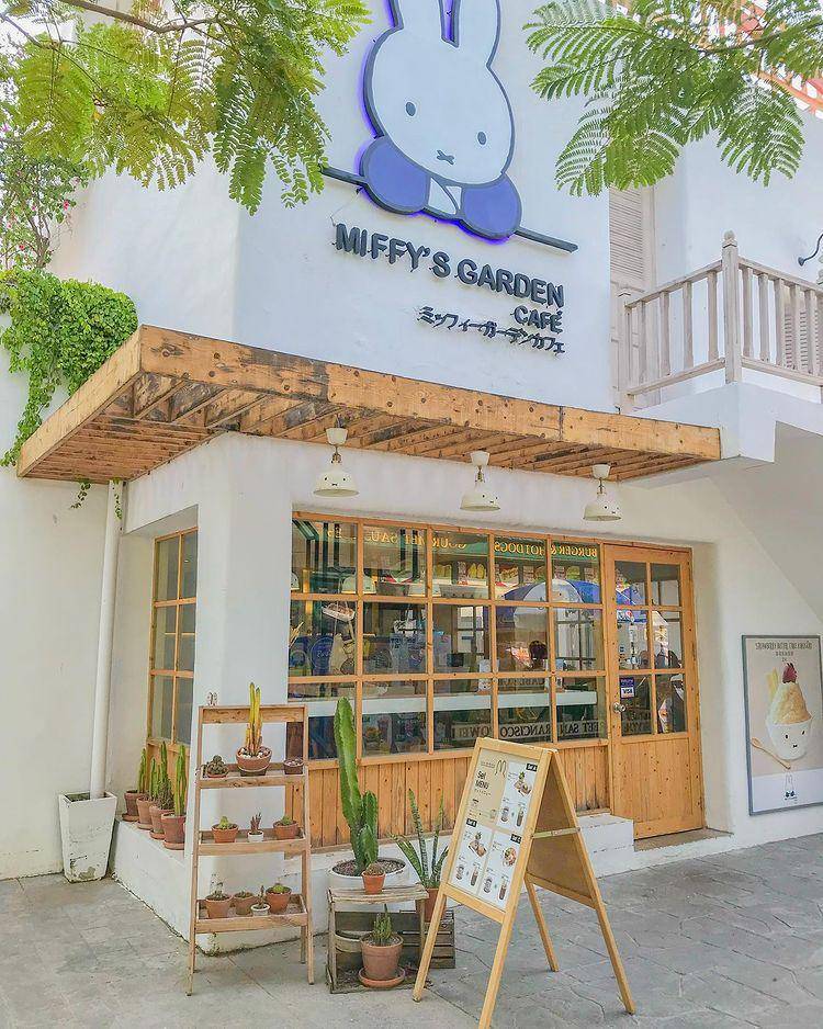 restoran di Santorini Park (instagram.com/reyhart_/)