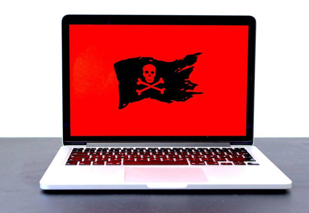 ilustrasi laptop terkena virus (unsplash.com/Michael Geiger)