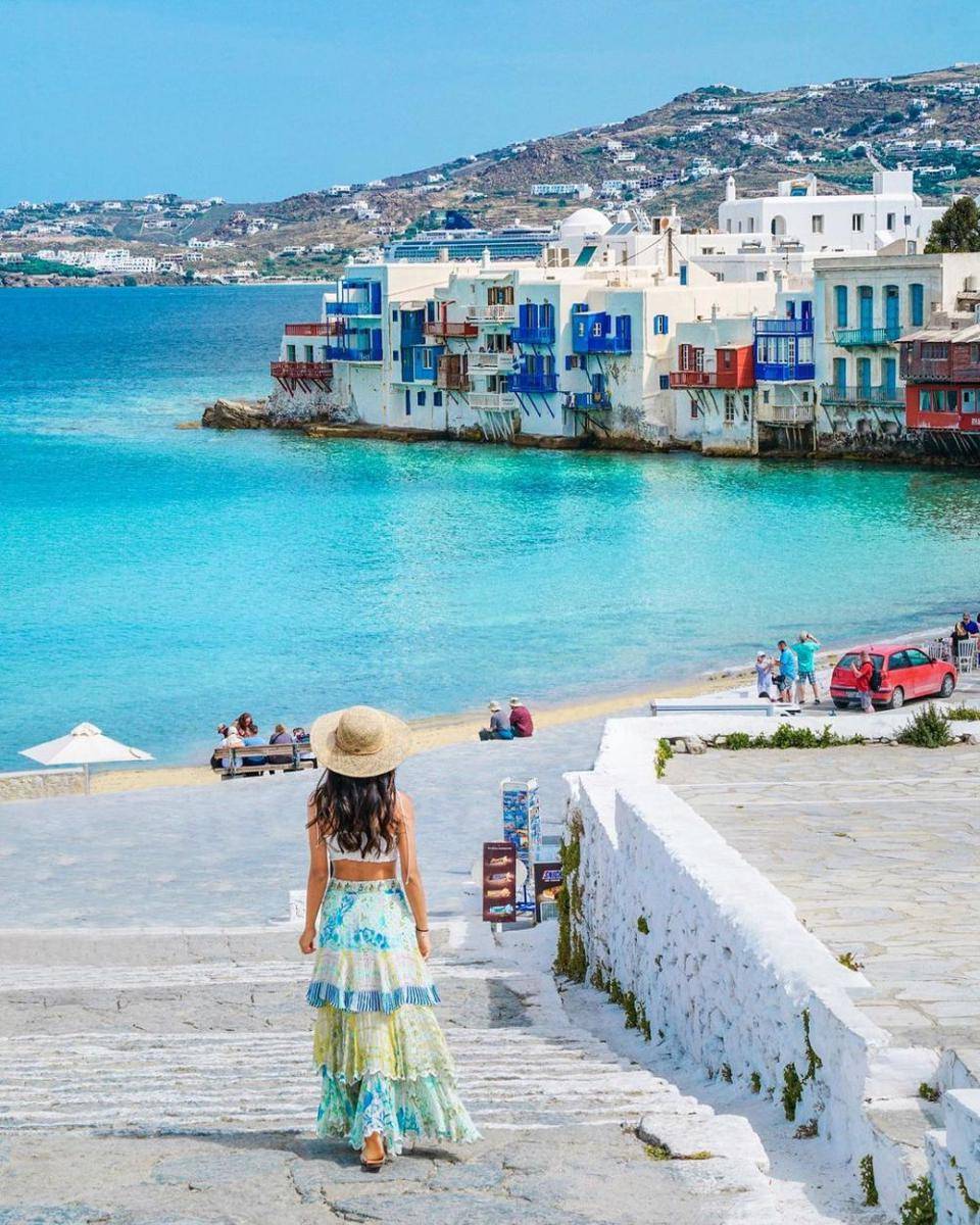 Santorini Yunani (instagram.com/michutravel)