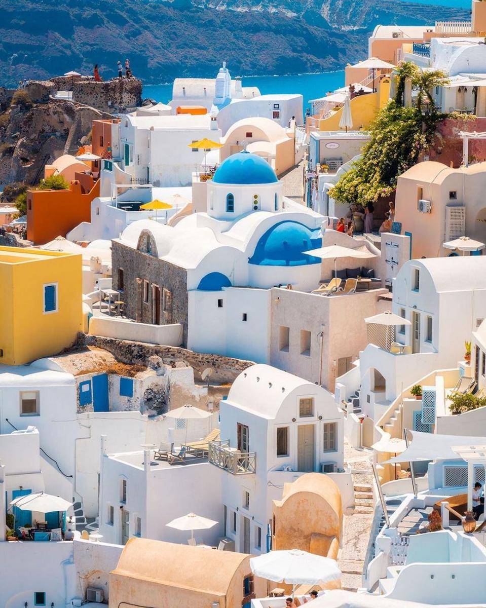Santorini Yunani (instagram.com/adrianbaias)