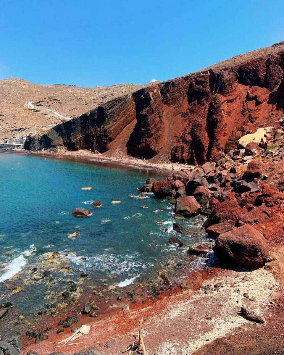 Red Beach, Santorini Yunani (instagram.com/adrianbaias)