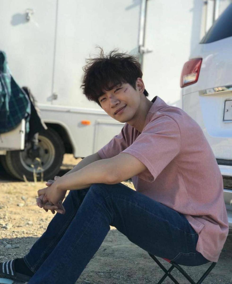 Lee Jun Ho di drama Rain or Shine (instagram.com/le2jh)