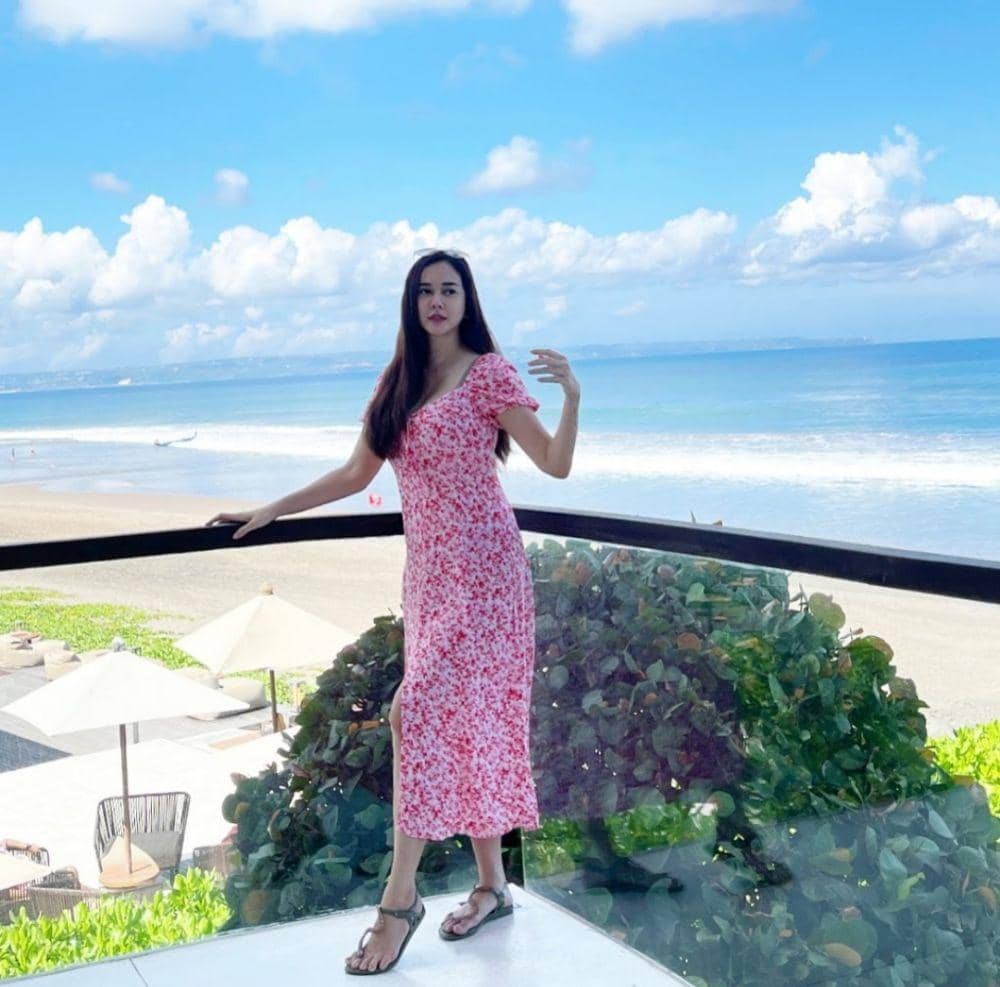 Aura Kasih (instagram.com/aurakasih)