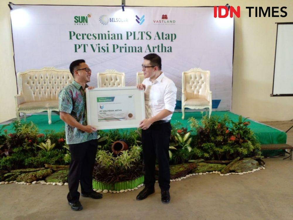 PT Visi Prima Artha resmi mengoperasikan PLTS Atap berkapasitas 544,18 kWp kerja sama dengan SUN Energy, Kamis (18/5/2022). (IDN Times/Martin L Tobing).