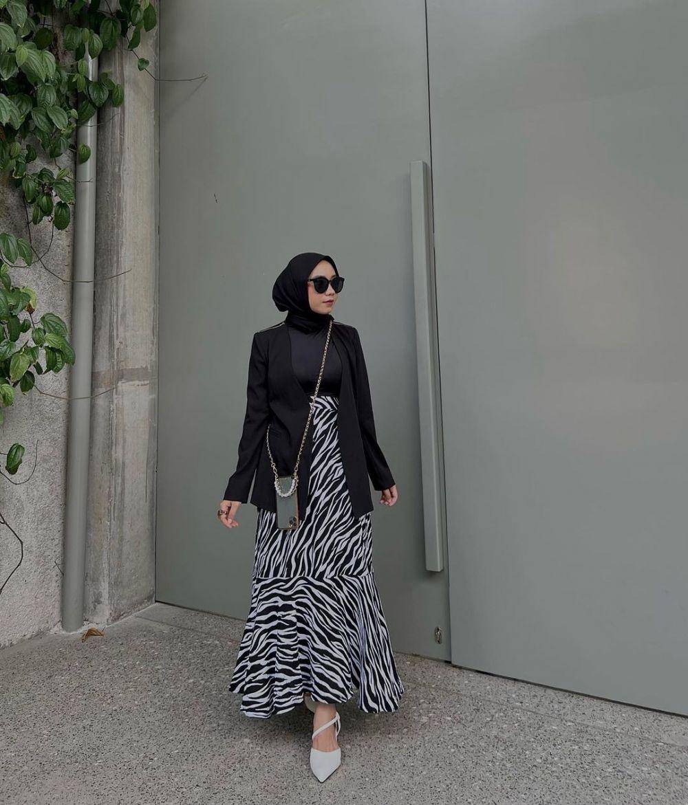 padu padan rok untuk referensi OOTD hijab (instagram.com/methapermataa)