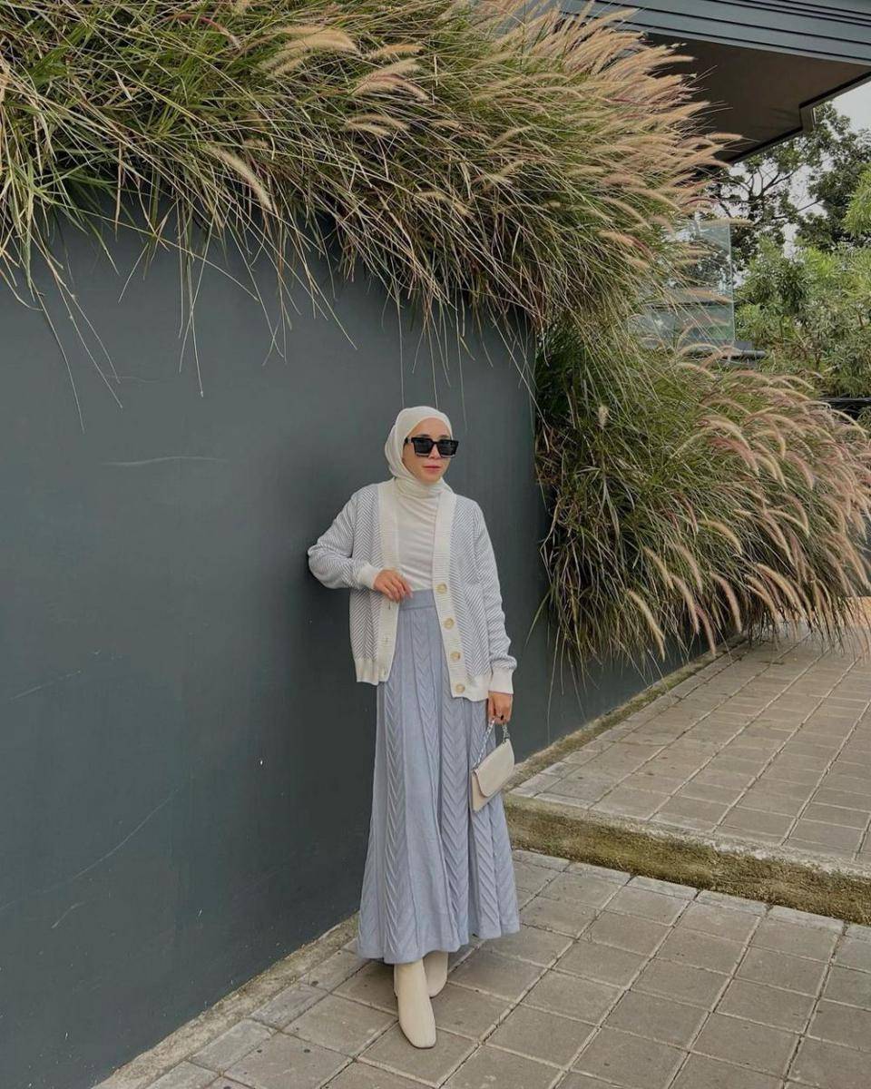 padu padan rok untuk referensi OOTD hijab (instagram.com/ekamaulinaf)