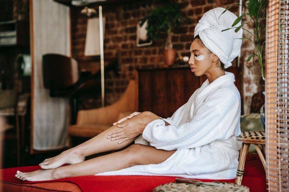 referensi bodycare dengan kandungan kelapa (pexels.com/Sora Shimazaki)