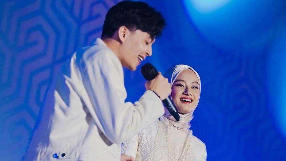 Rey Mbayang dan Dinda Hauw pada gala premiere Cinta Subuh (instagram.com/neeaelvira)