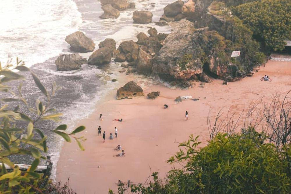 Pantai Ngrumput (instagram.com/fian.d)