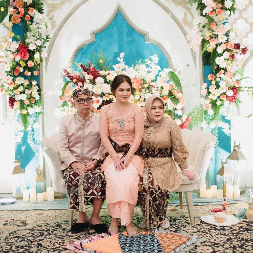 Pengajian dan siraman Masayu Clara. (Alura Fotografi via Instagram.com/masayuclara)