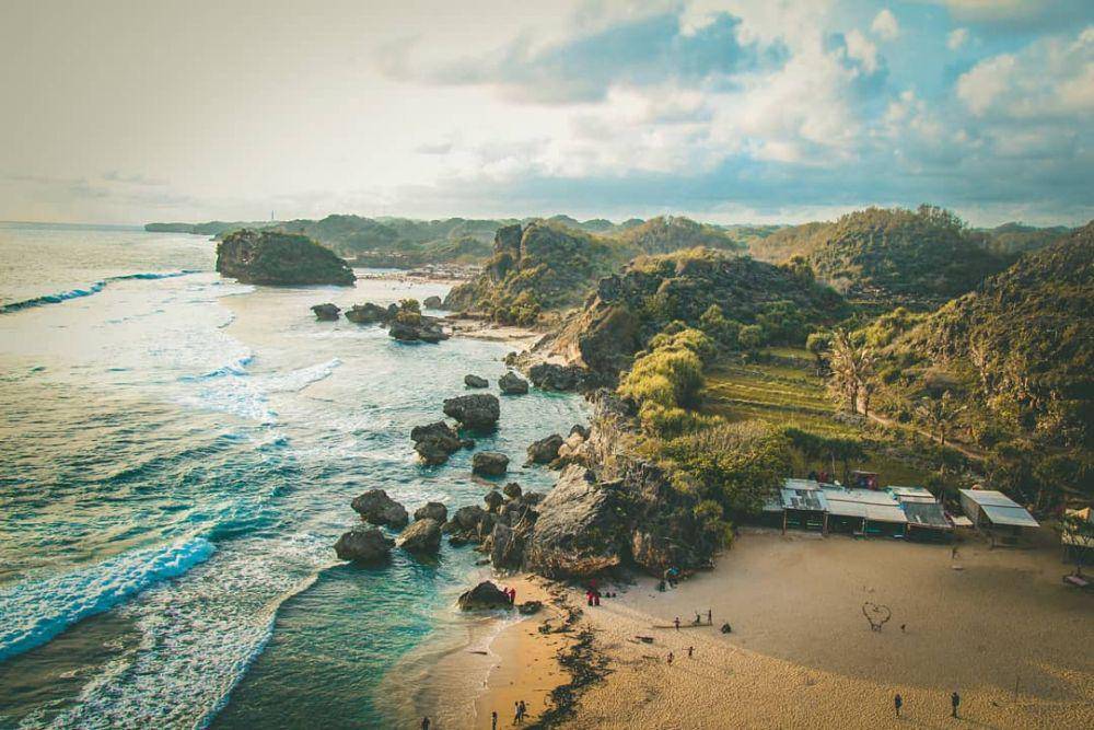 Pantai Ngrumput (instagram.com/faetsan_4)