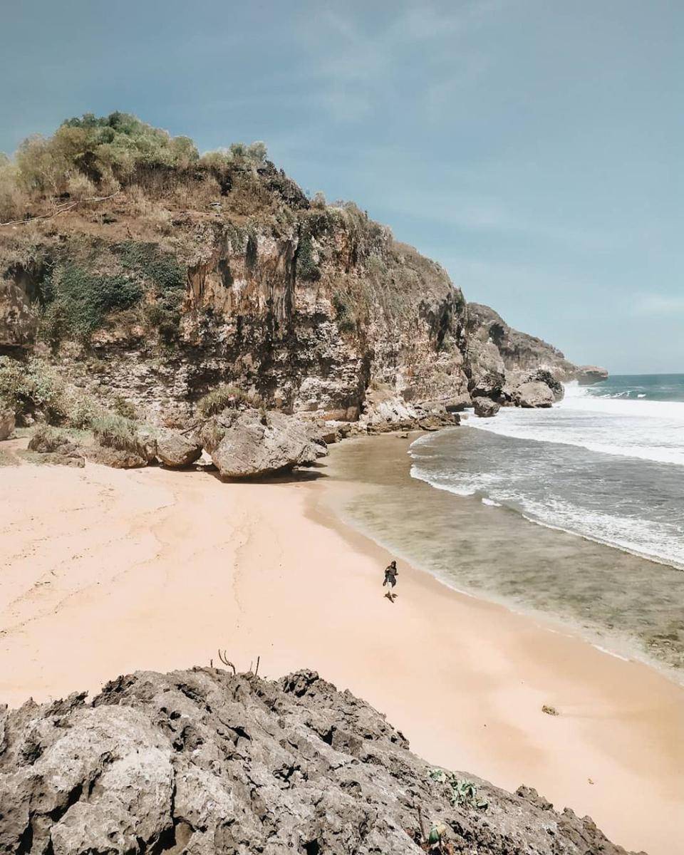 Pantai Ngrumput (instagram.com/ernandiass)