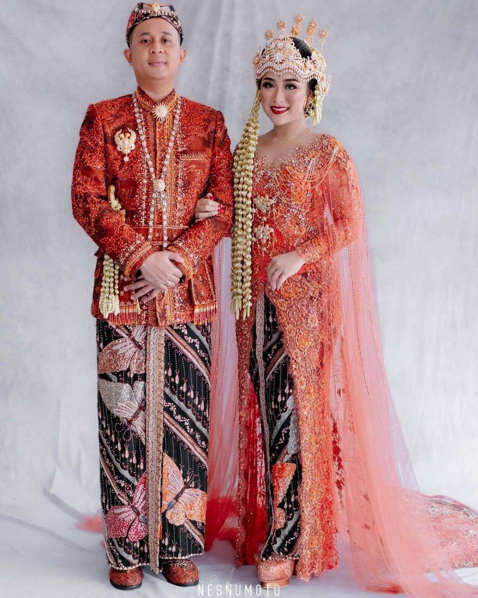 Kebaya Ayu Ting Ting dan Syifa (@nesnumoto via instagram.com/ayutingting92)