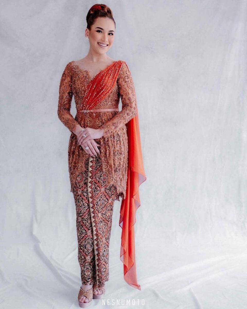 Kebaya Ayu Ting Ting dan Syifa (@nestumoto via instagram.com/ayutingting92)