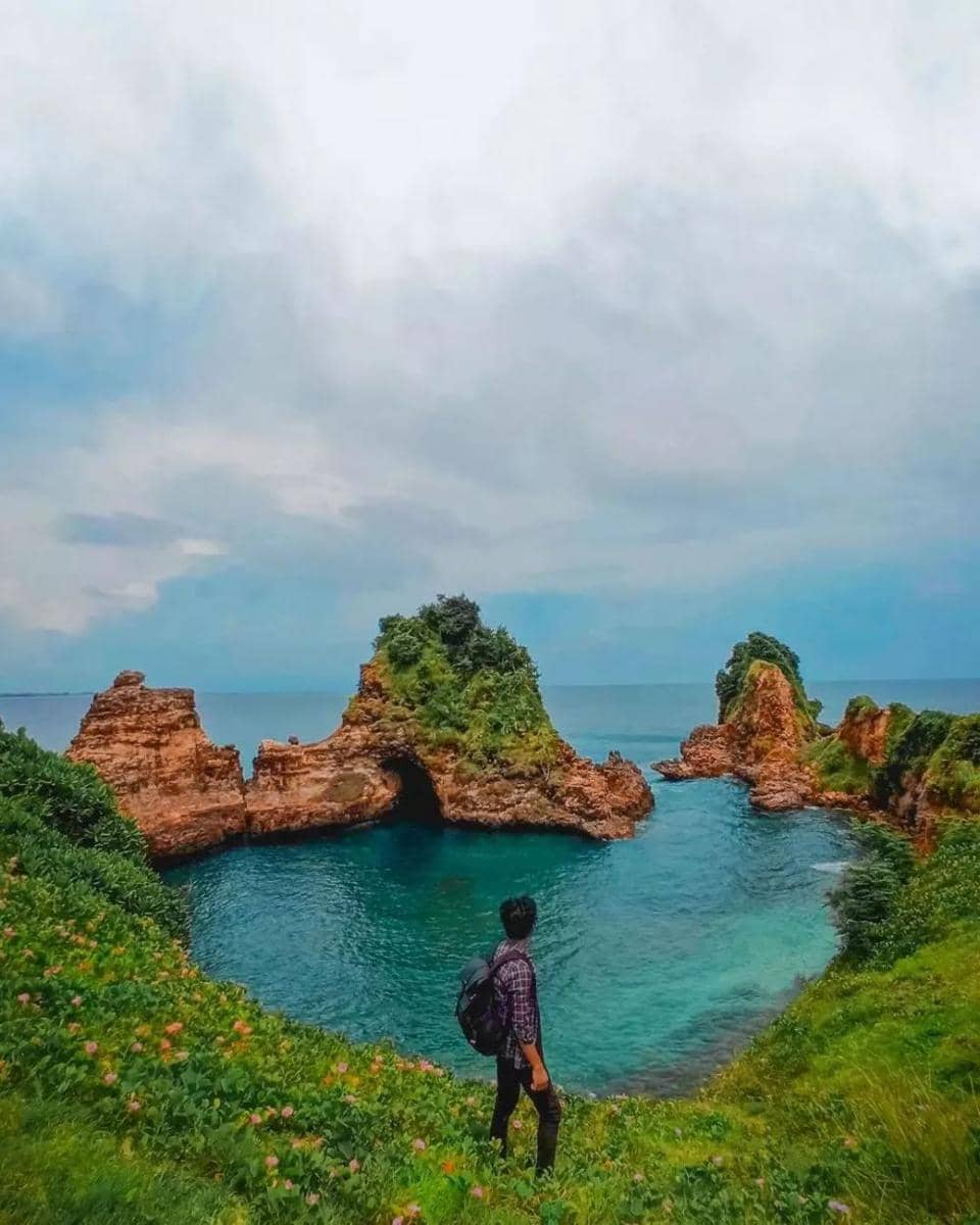 Pantai Bilayasak (instagram.com/lalubayu042)