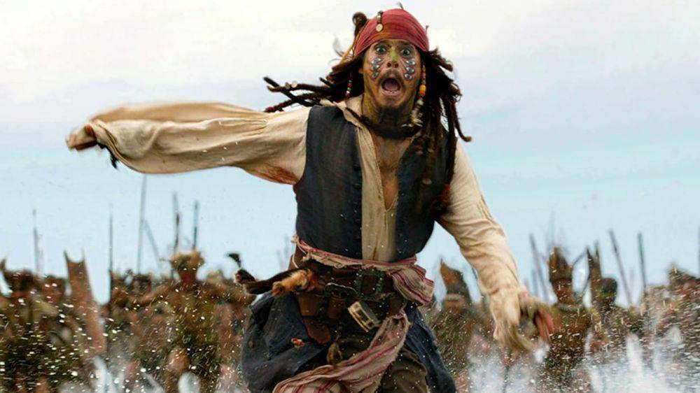 Potret Johnny Depp dalam karakter Captain Jack Sparrow (dok. Disney Movies/Pirates of the Caribbean)