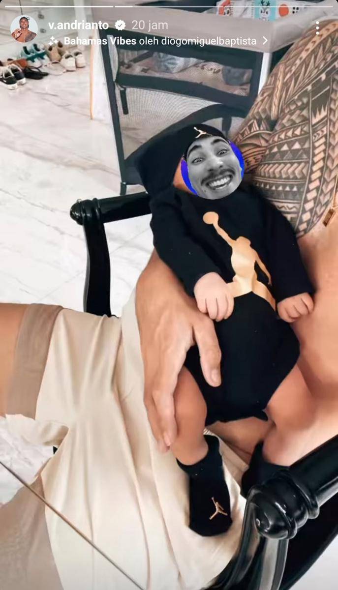 Vincent Verhaag momong anak. (instagram.com/v.andrianto)