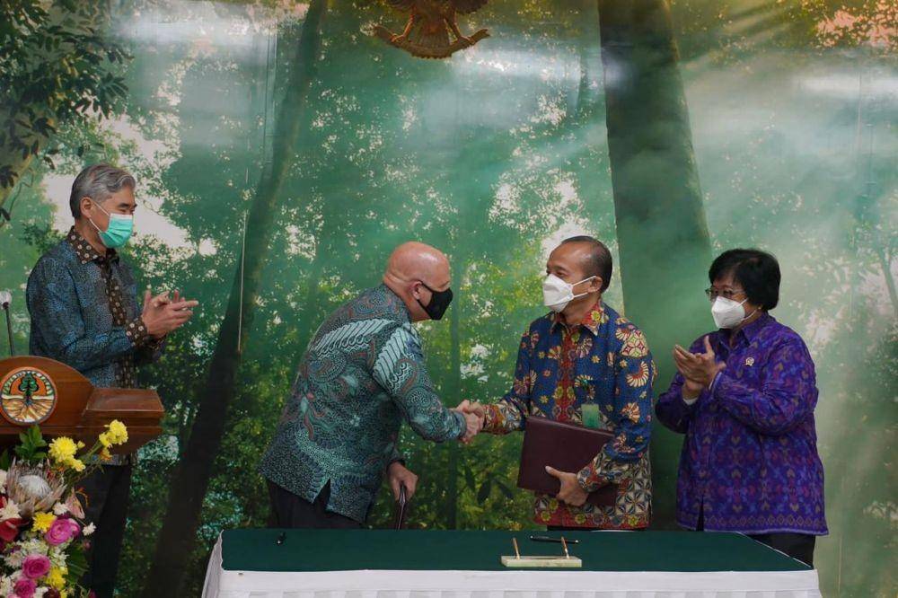 Memorandum Saling Pengertian (MoU)  ditandatangani Sekretaris Jenderal KLHK Bambang Hendroyono dan Mission Director USAID Indonesia Jeffrey P. Cohen di Jakarta, Jumat (20/5/2022). (Dok. KLHK).