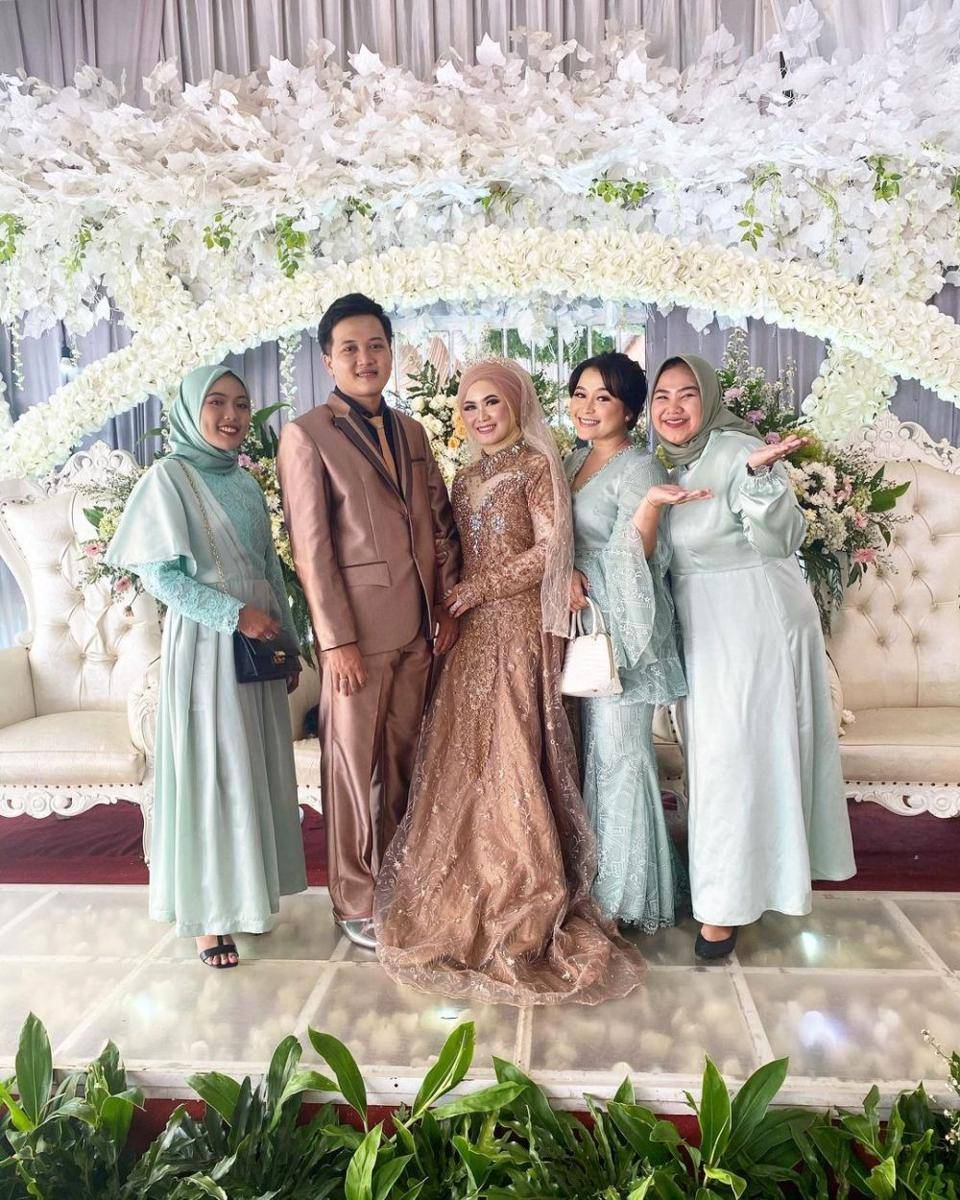 Kebaya Ayu Ting Ting dan Syifa (instagram.com/syifaasyifaaa)